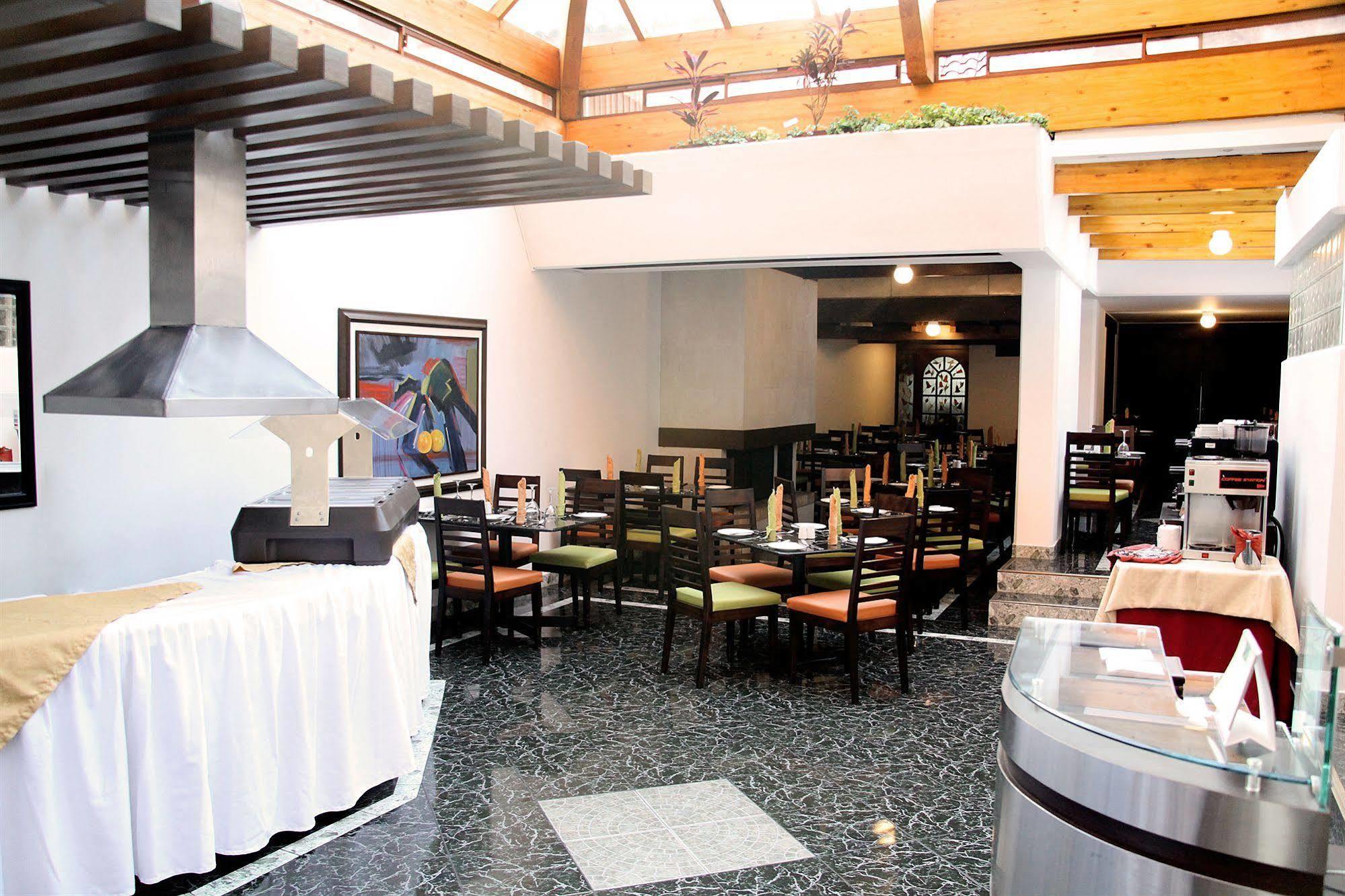 Hotel Dann Norte Bogota Restoran gambar